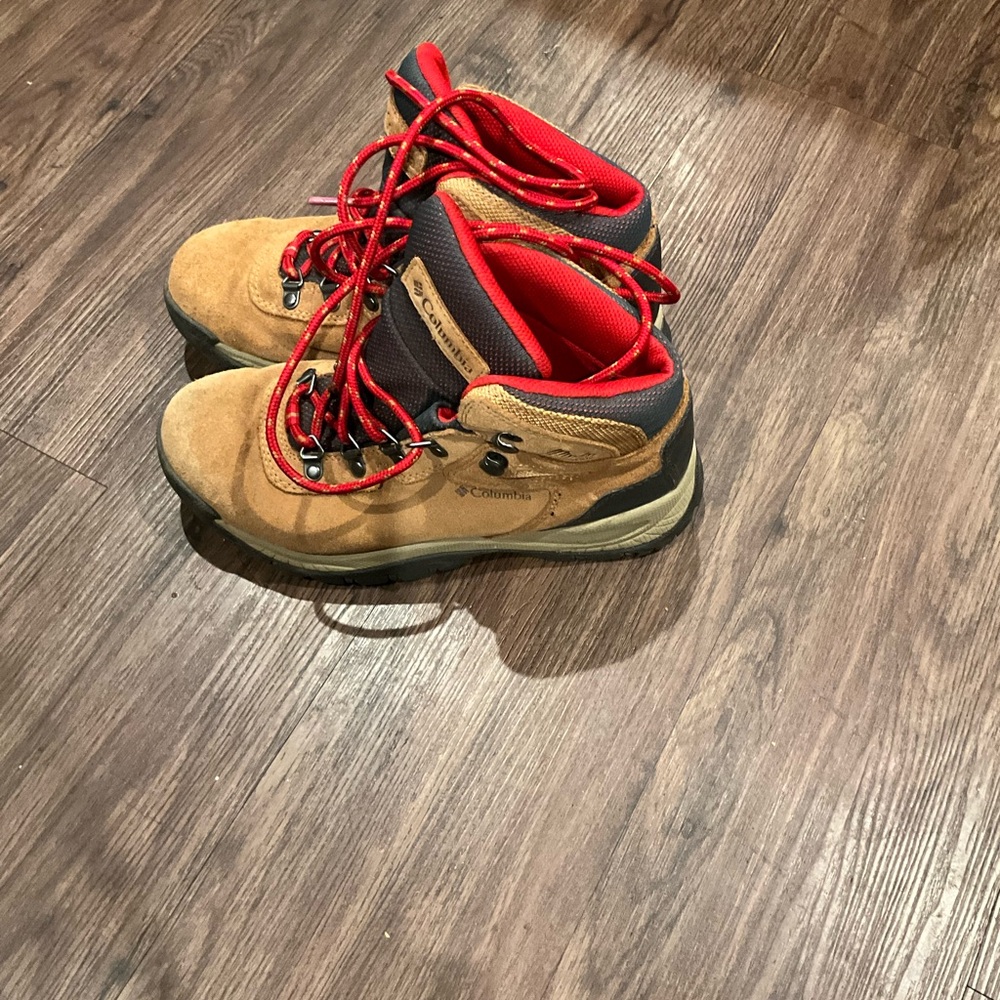 Columbia Brown Hiking Boots with Red Highlights - Picture 2 of 4